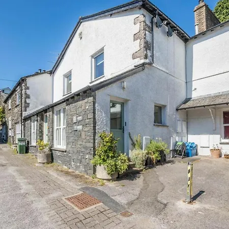 The Retreat, Steps From Amenities 윈더미어